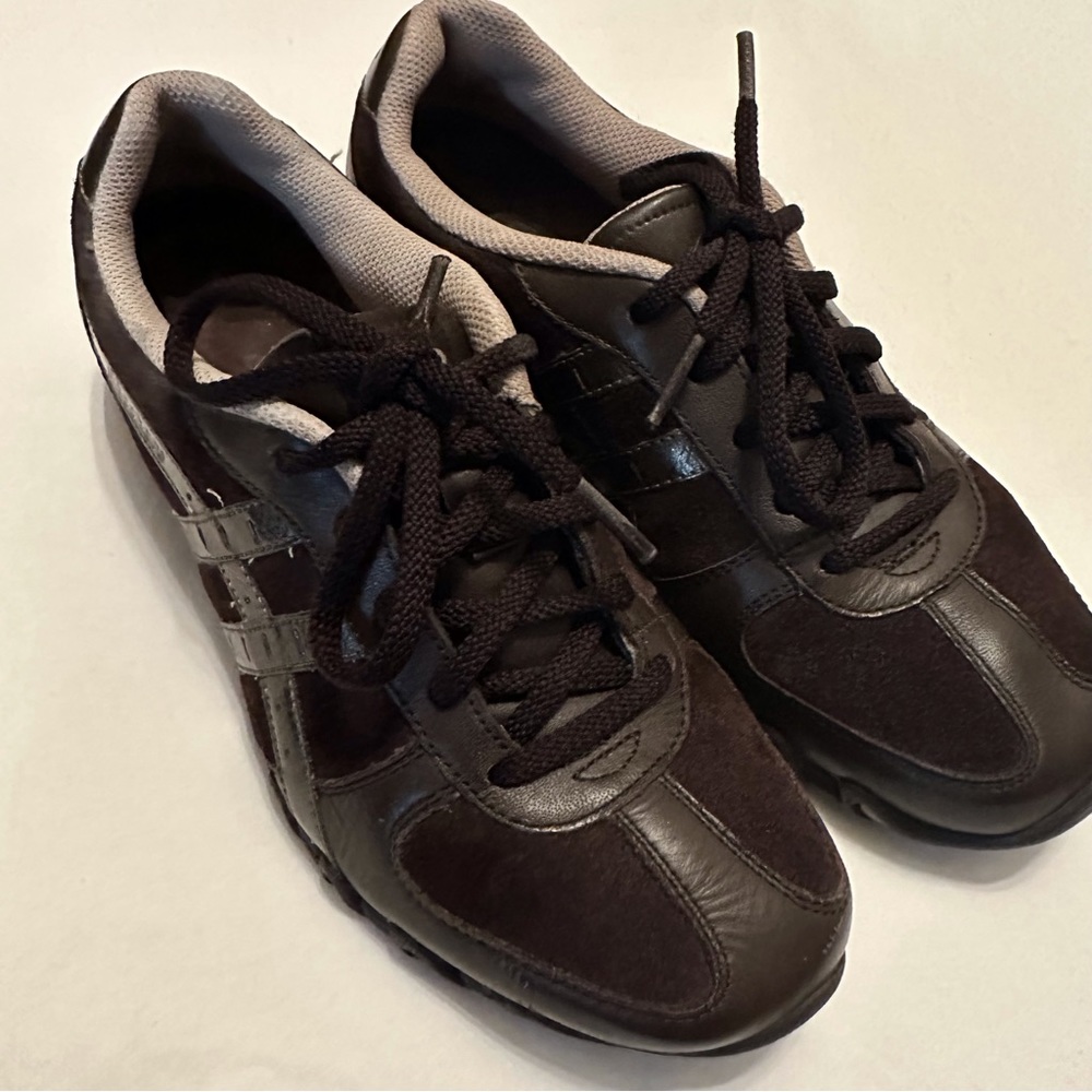 Skechers Women’s 7.5 Chocolate Brown Shoes  Leather synthetic upper